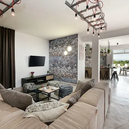 Spacious In Nin With Swimming Pool Vrsi