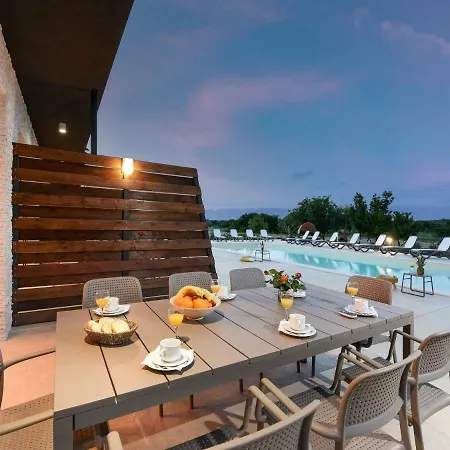 Villa Spacious In Nin With Swimming Pool Vrsi