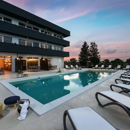 Spacious In Nin With Swimming Pool * Vrsi