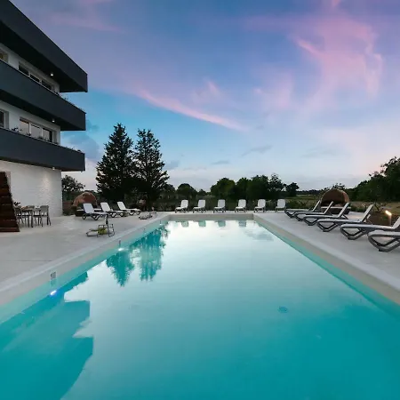 Spacious In Nin With Swimming Pool * Vrsi