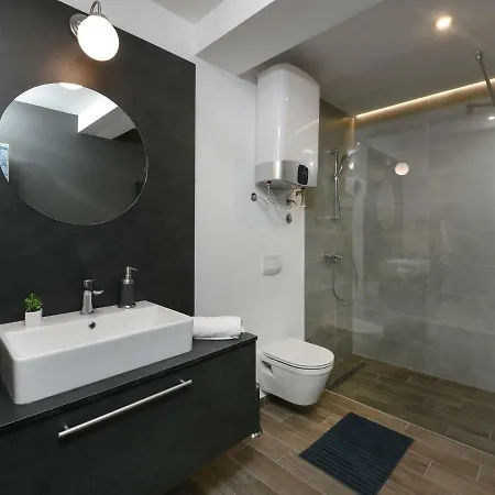 Villa Spacious In Nin With Swimming Pool