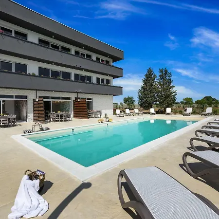 Spacious In Nin With Swimming Pool Vrsi